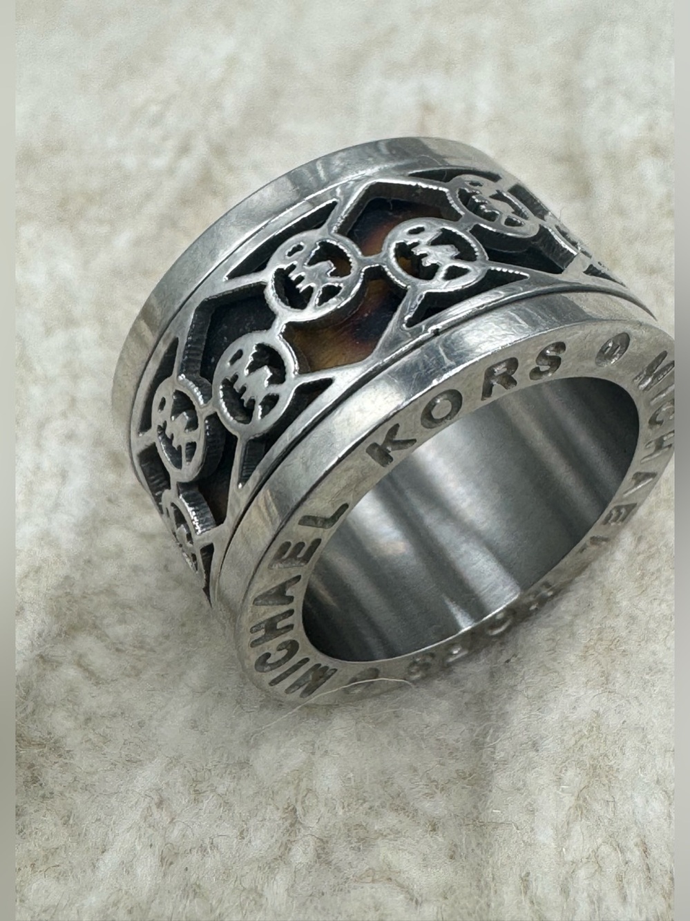 Silver Tone Tortoiseshell Cutout Spinner Wide Band Ring
